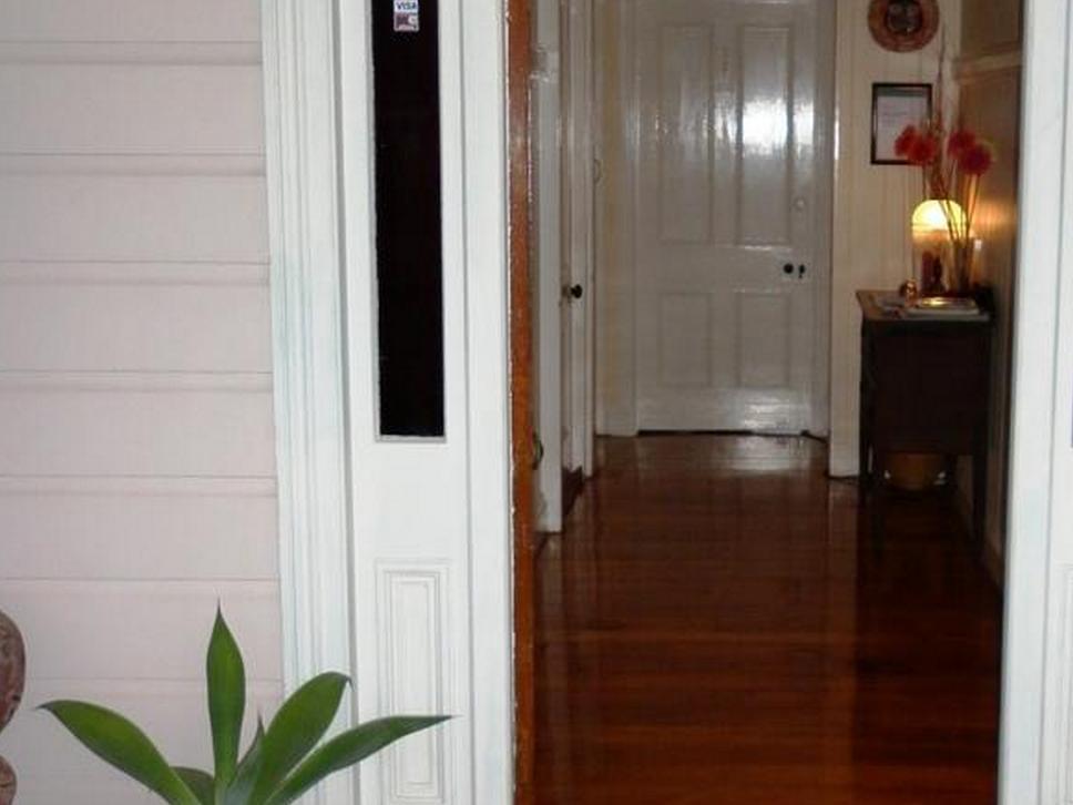 99 Kirkland Bed & Breakfast