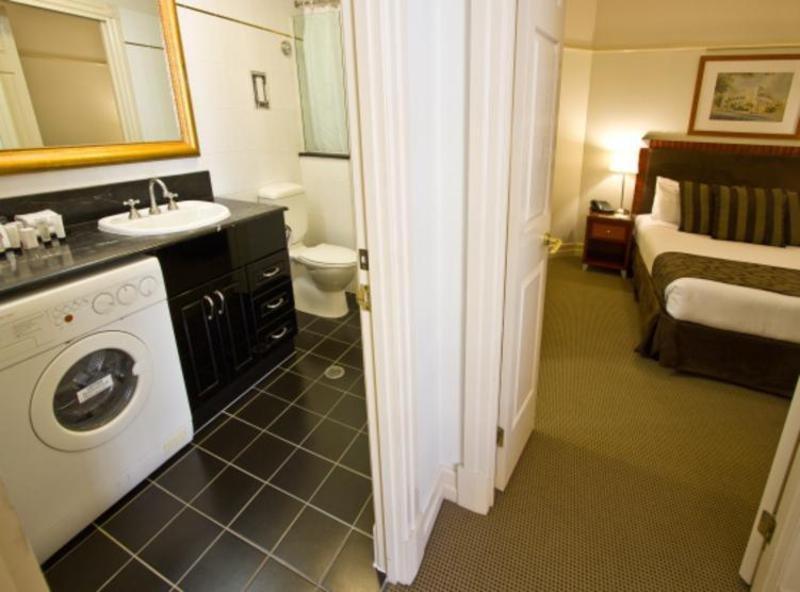 Adina Anzac Square Aparthotel 4*