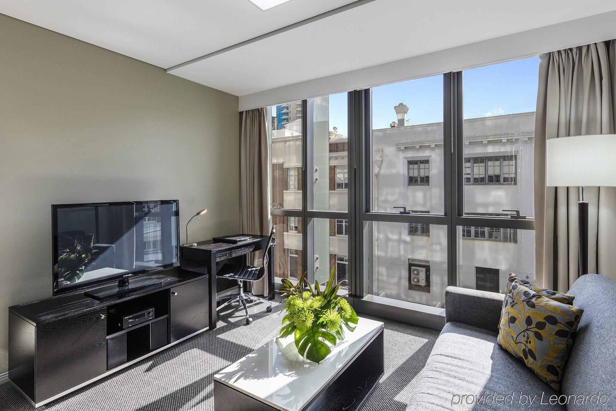 Meriton Adelaide Street, Hotel