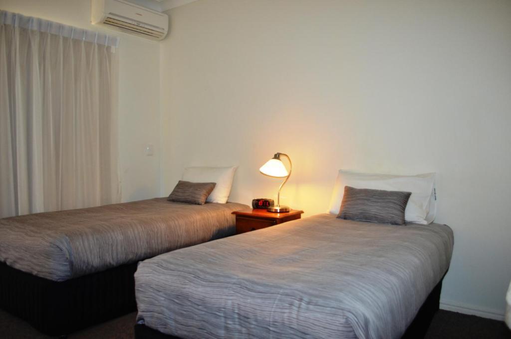 Redland Bay 3*