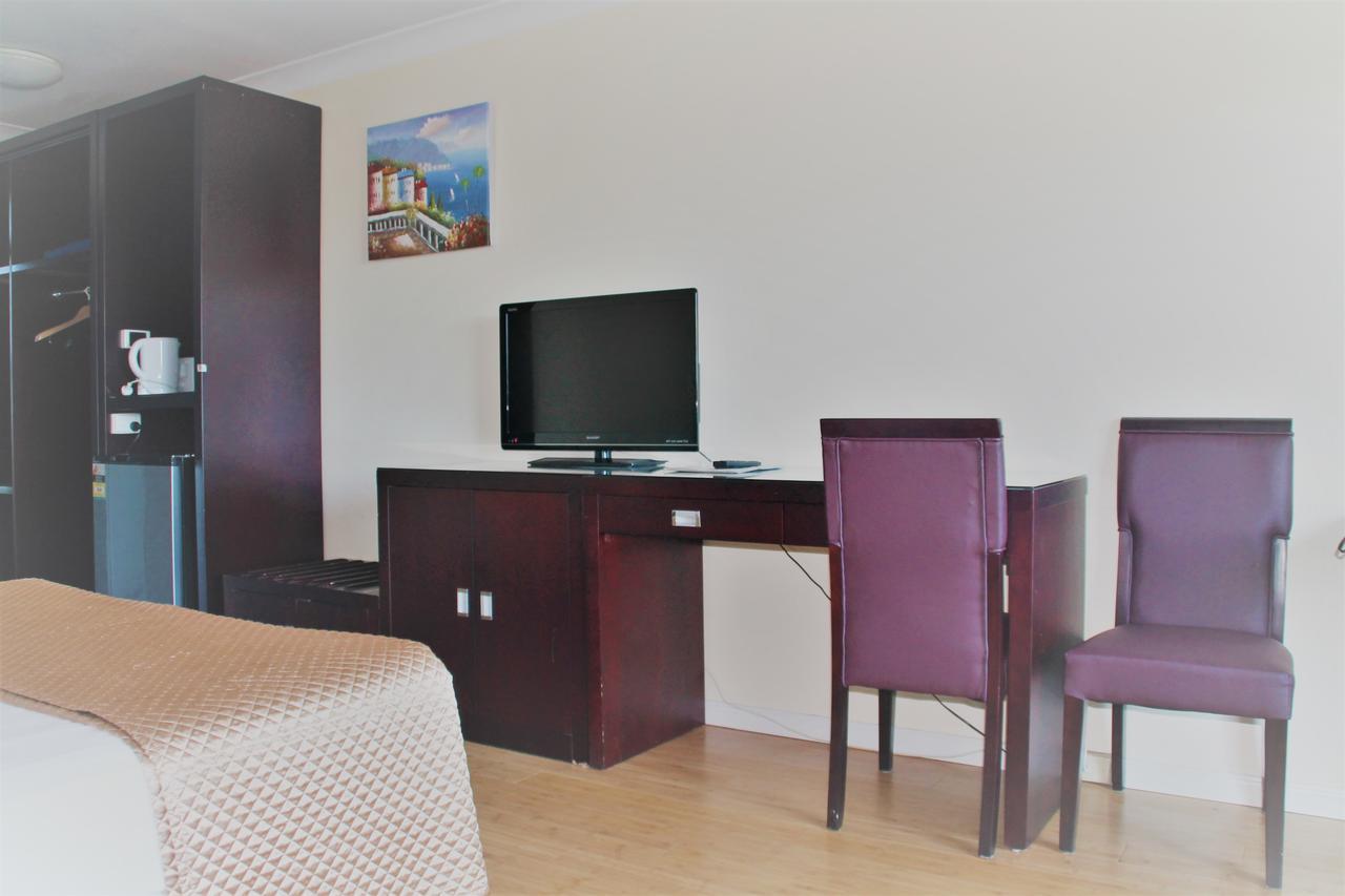 Centenary Motor Hotel