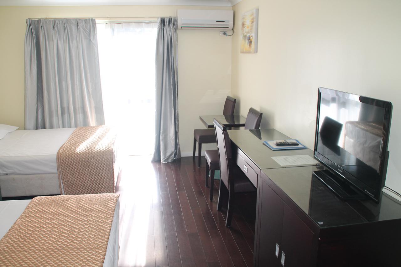 Centenary Motor Hotel