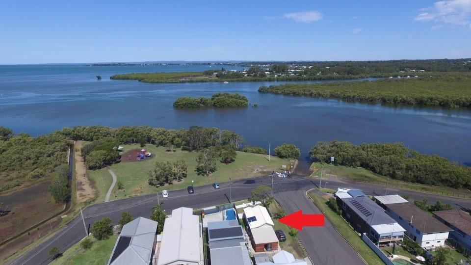 Absolute Waterfront Holiday home *