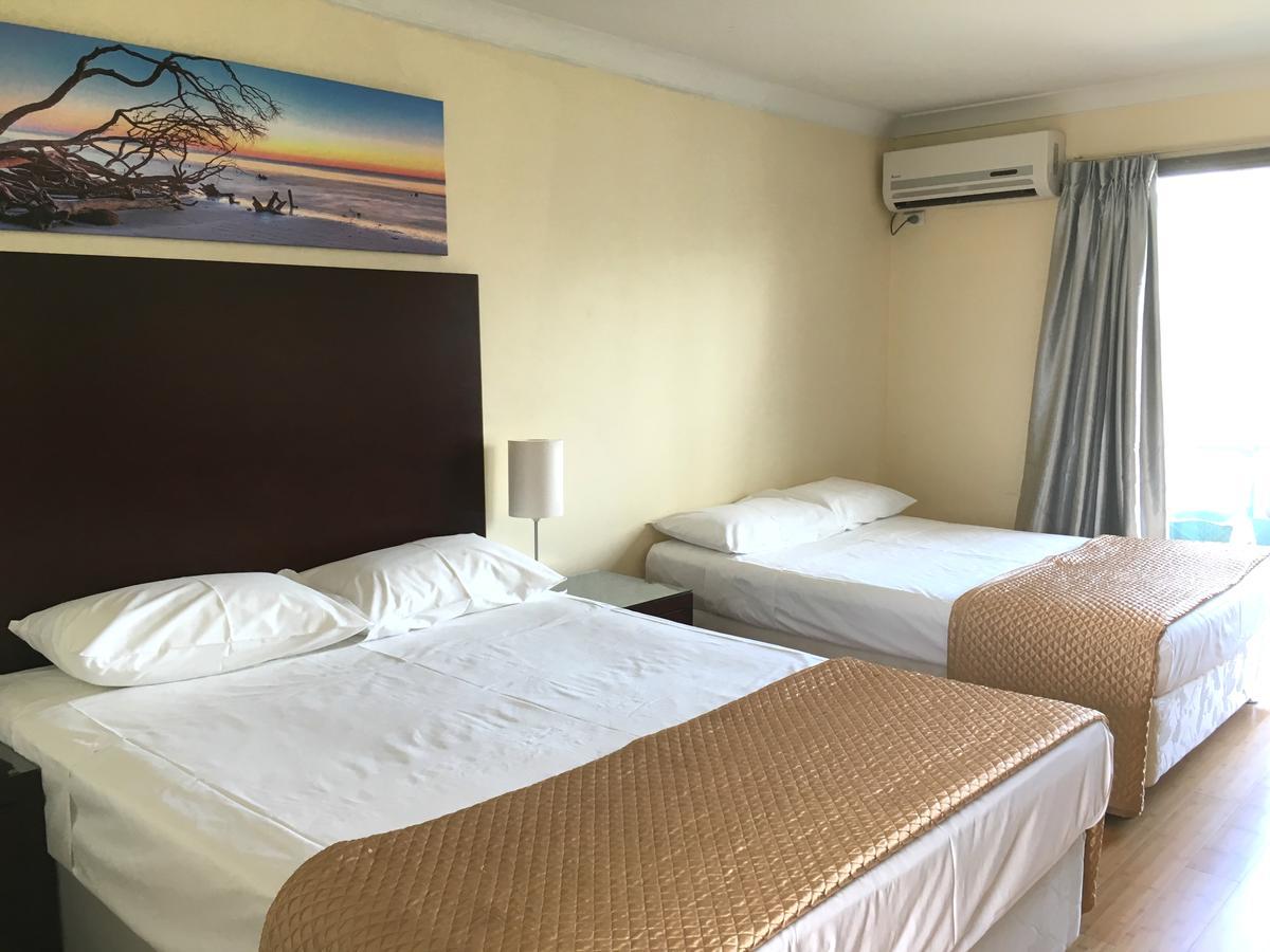 Centenary Motor Hotel 3*