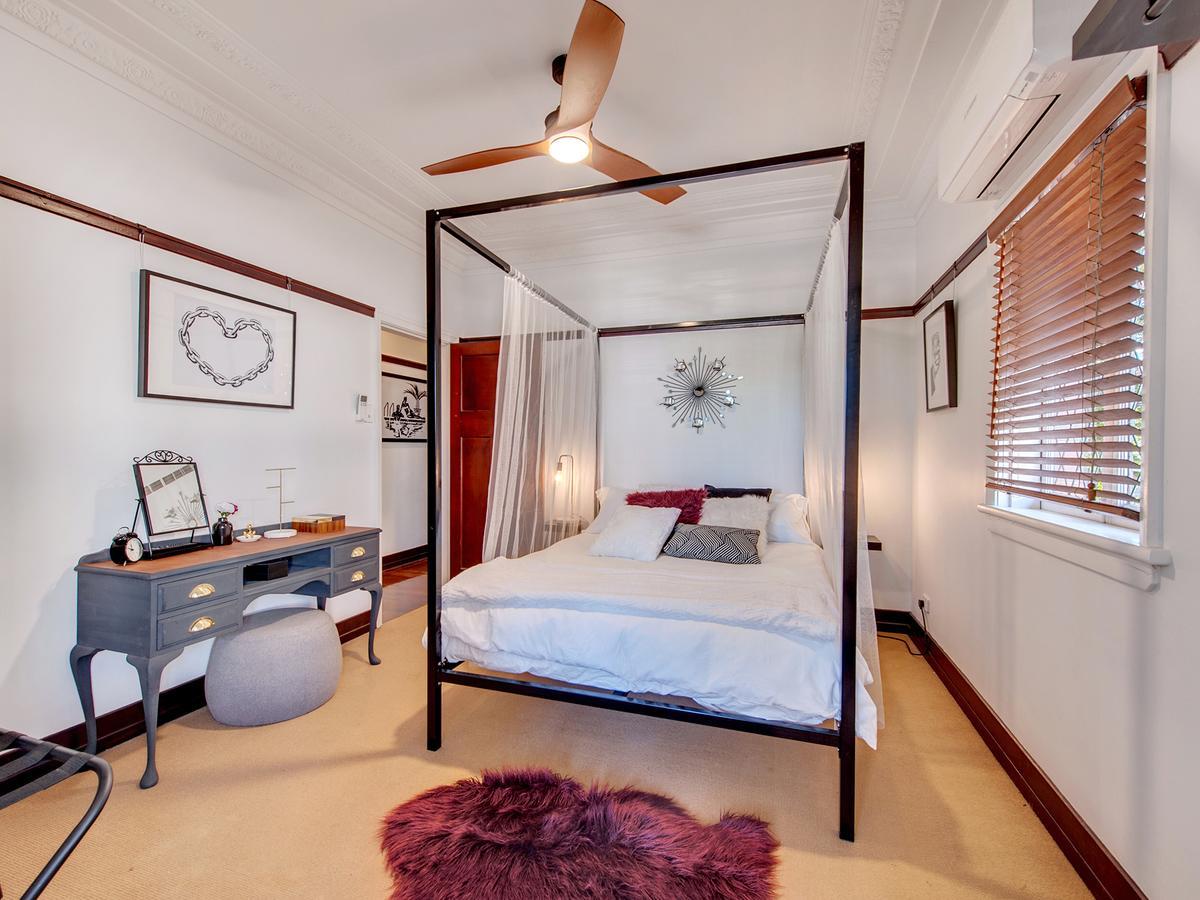 Anville Court Apartment *