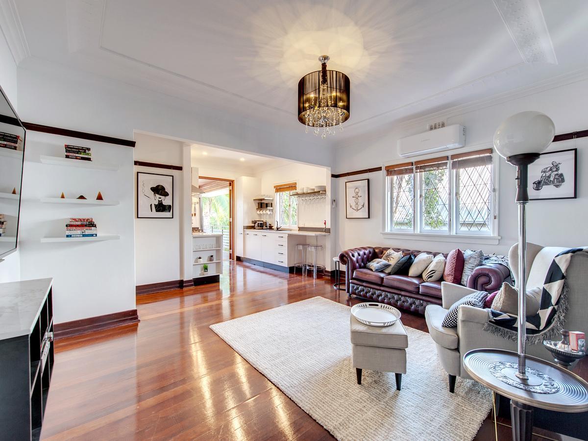 Anville Court Apartment *
