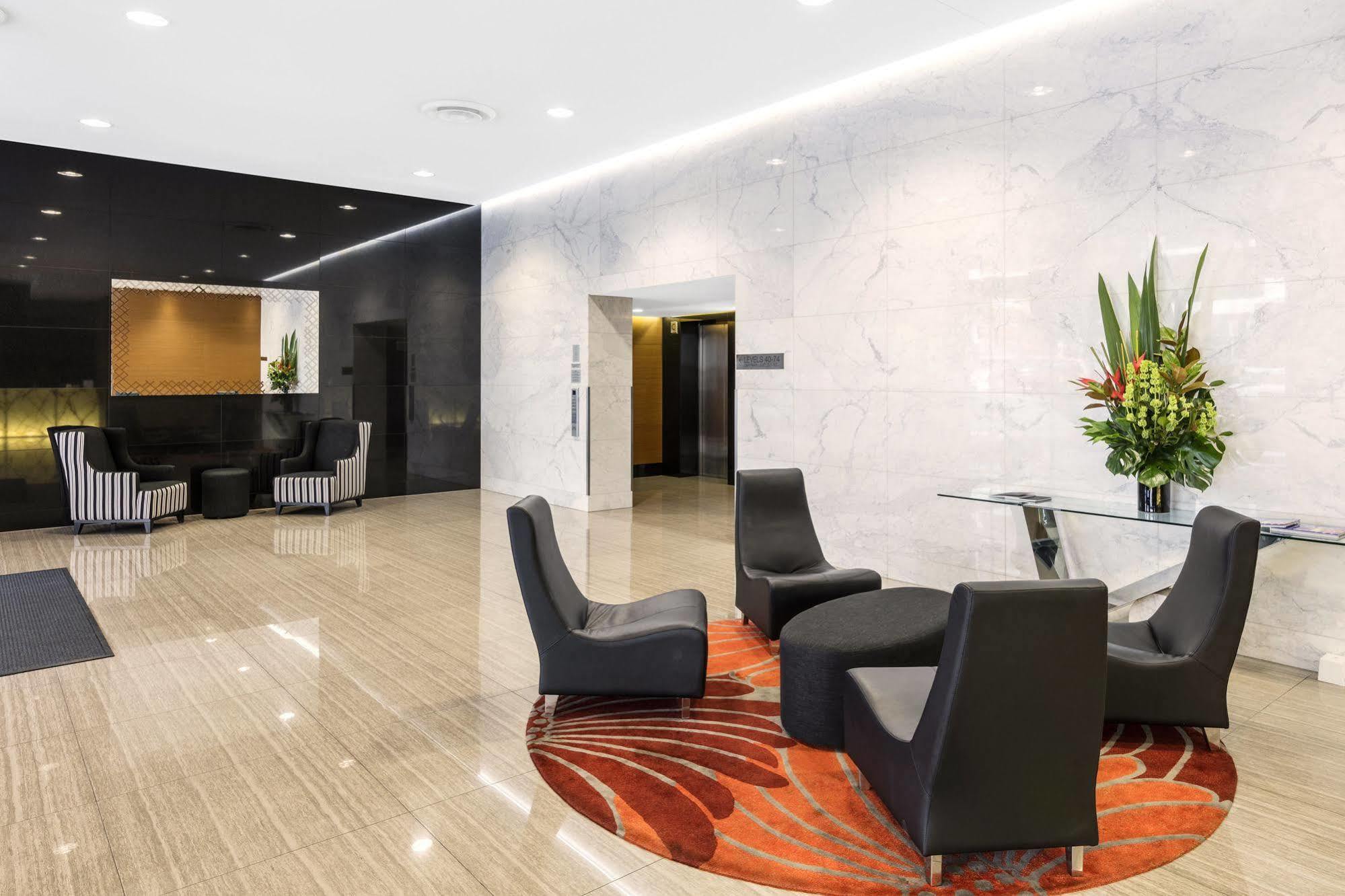 Meriton Adelaide Street, Hotel