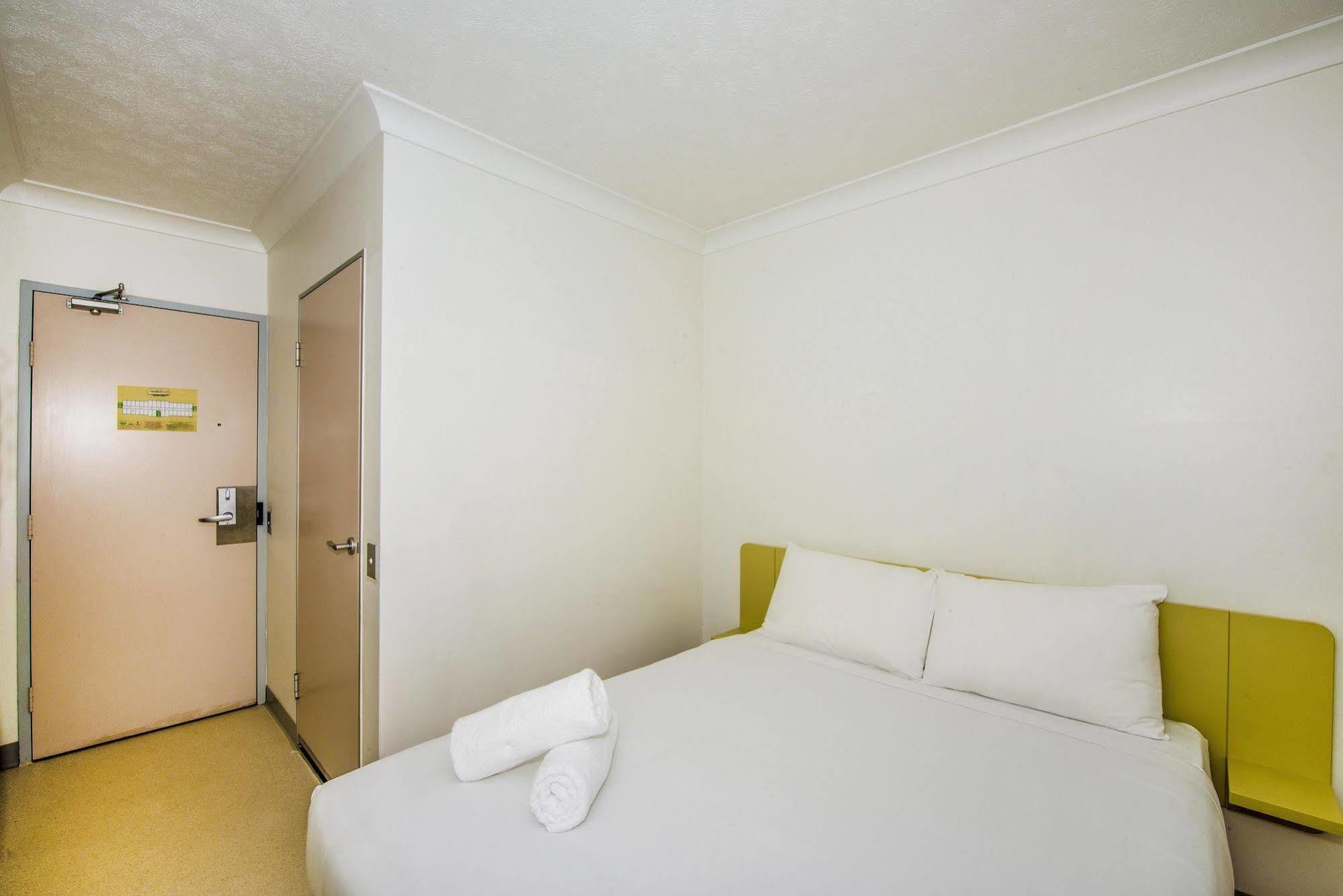 Ibis Budget Airport 3*