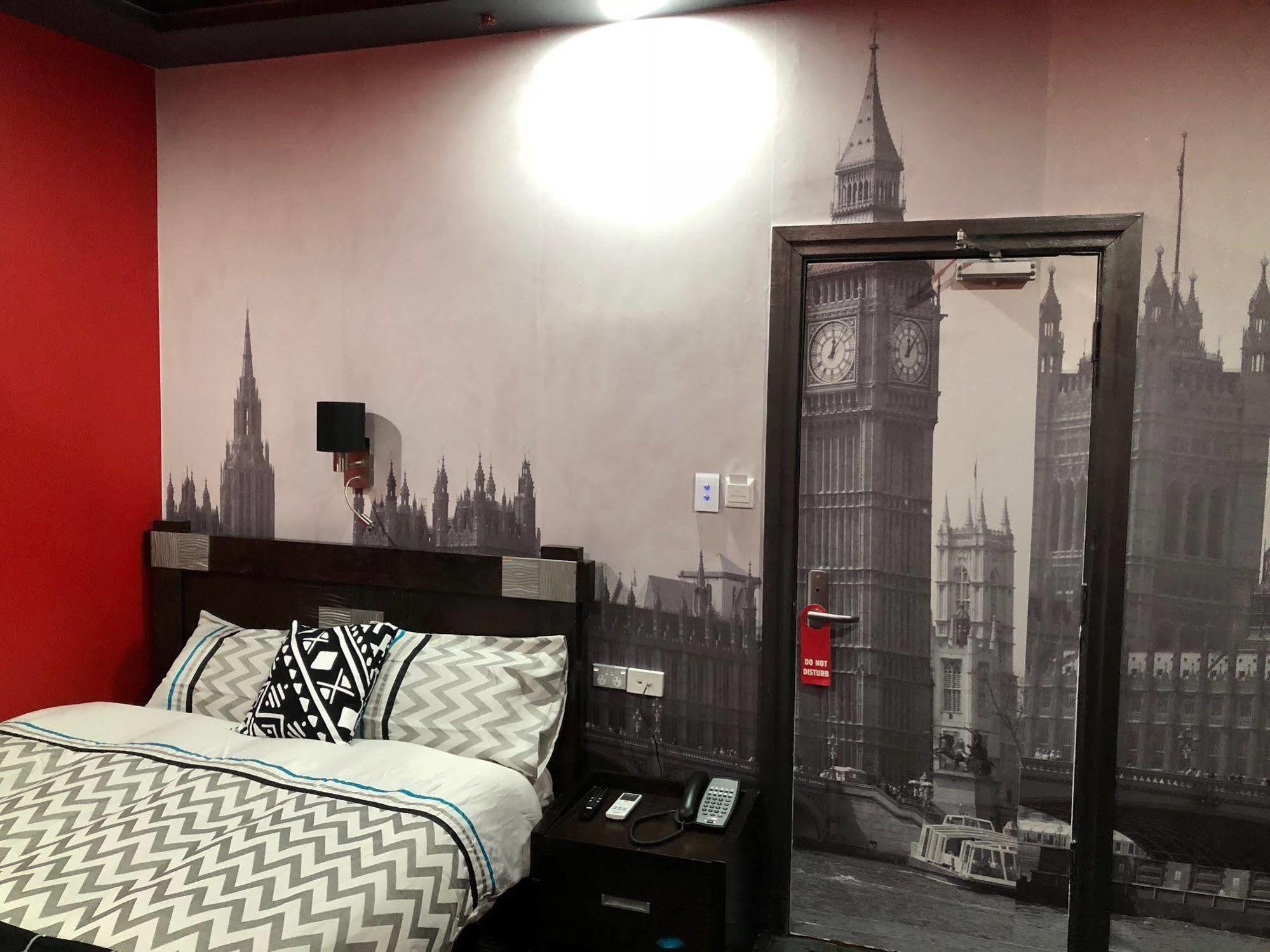 Amelia Boutique Hotel 3*