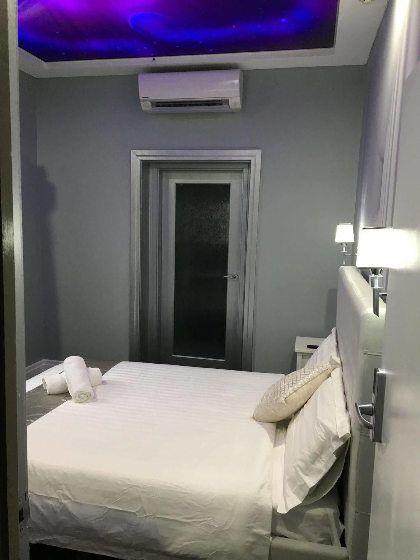 Amelia Boutique 3*