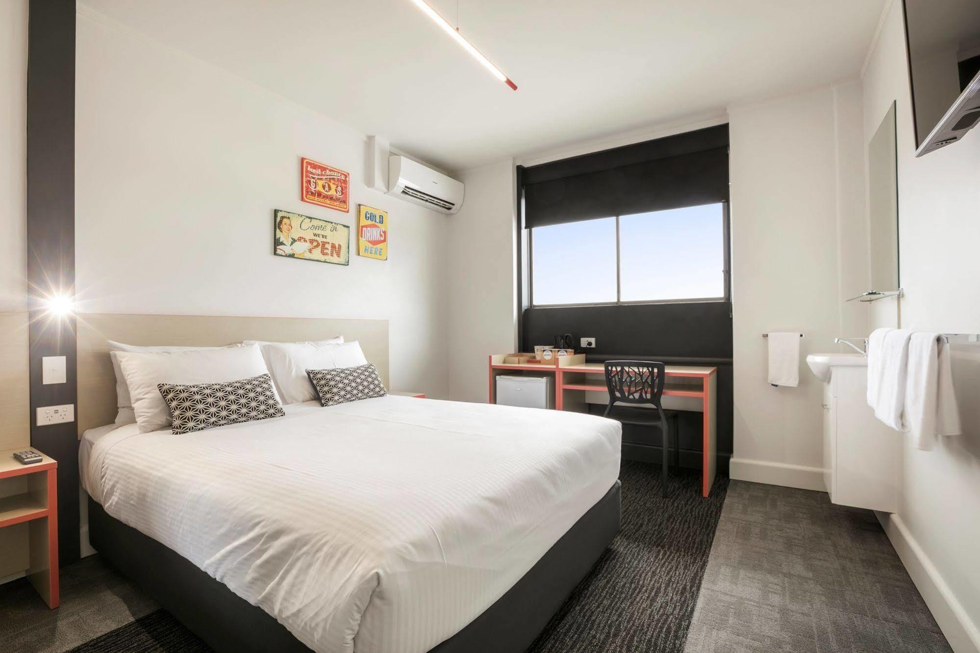 Hotel Nightcap At Camp Hill Brisbane