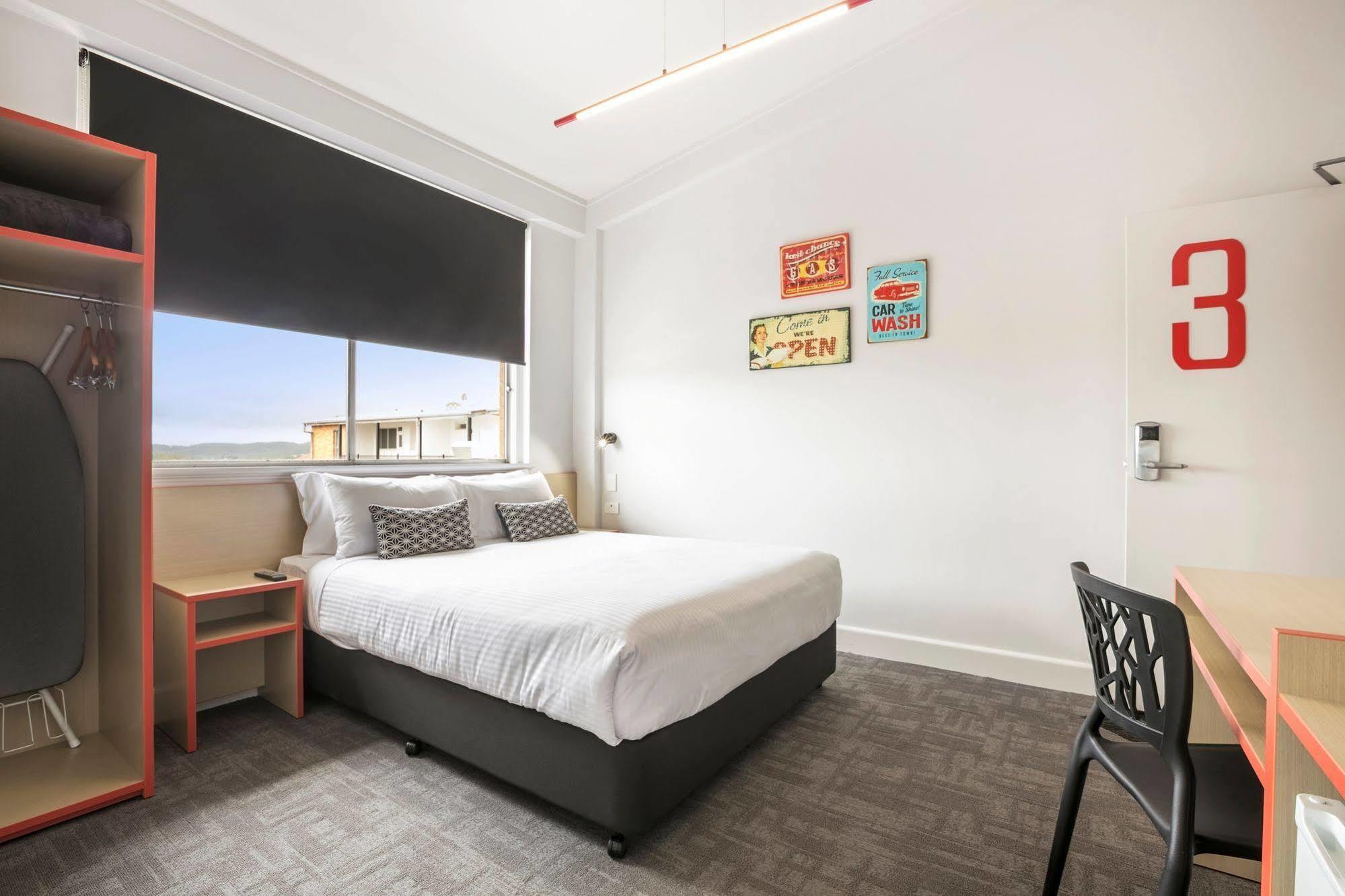 Hotel Nightcap At Camp Hill Brisbane
