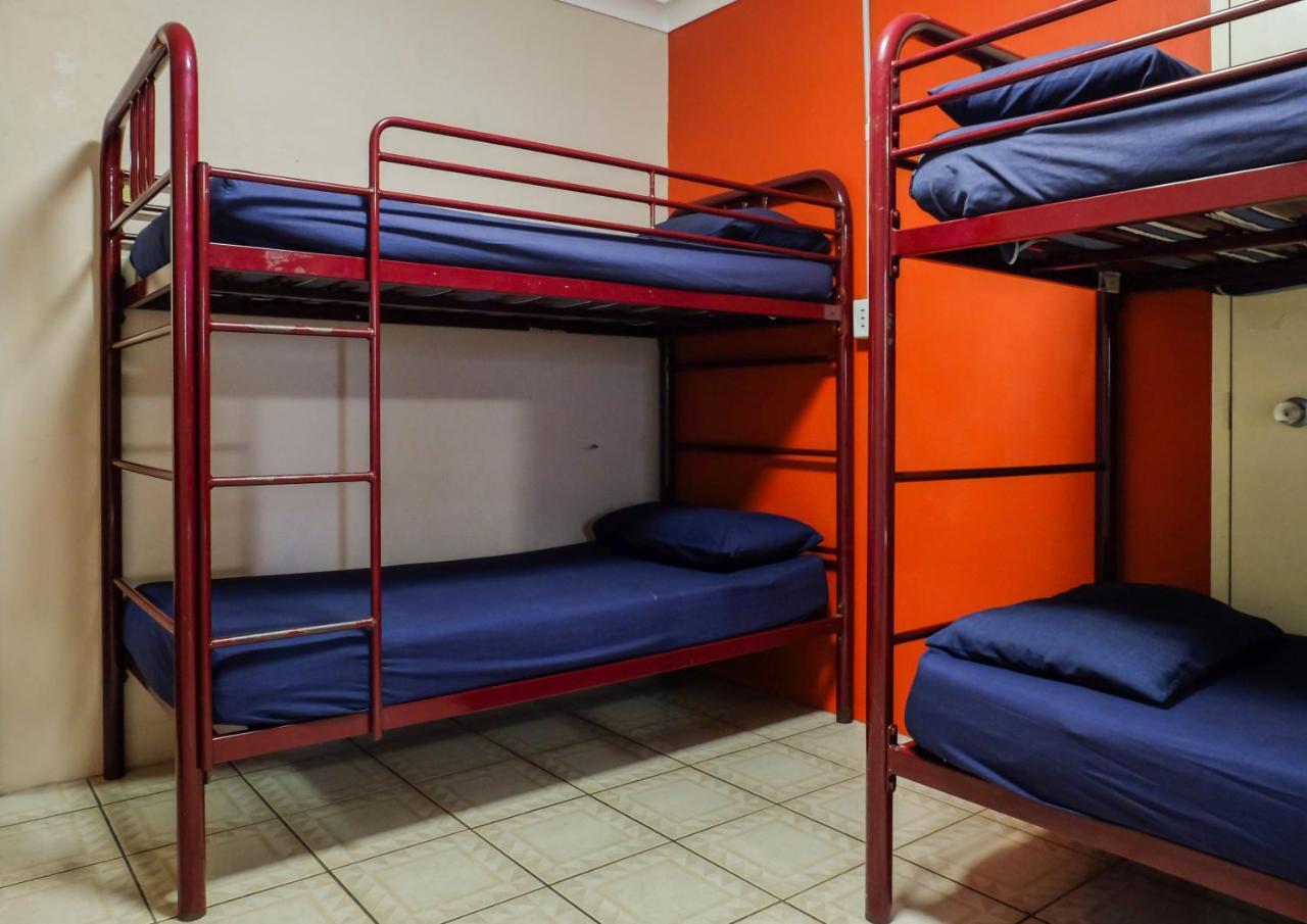 Brisbane Backpackers Resort Hostel *
