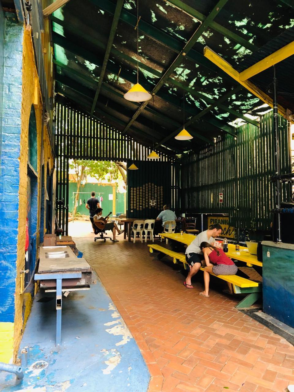 Yellow Submarine Backpackers * Brisbane
