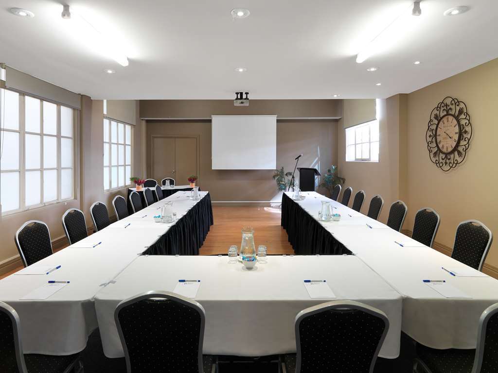 Adina Anzac Square 4*