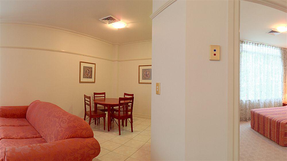 Aparthotel Adina Anzac Square 4*