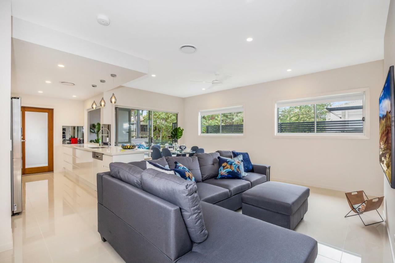 Park Avenue Luxe Townhouse Brand New Sleeps 9 Brisbane