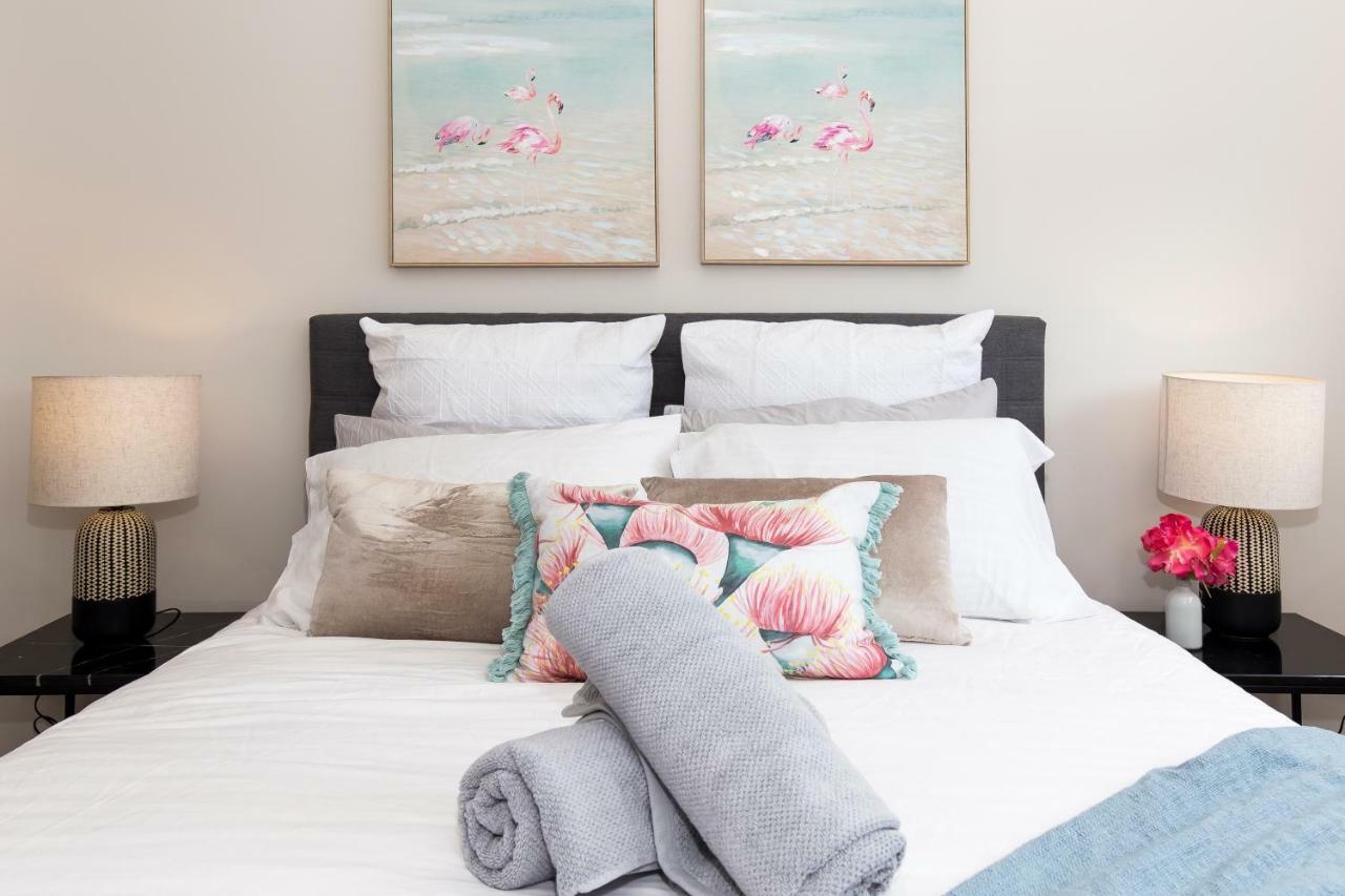 Park Avenue Luxe Townhouse Brand New Sleeps 9 Brisbane