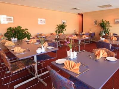 Airport Admiralty Motel