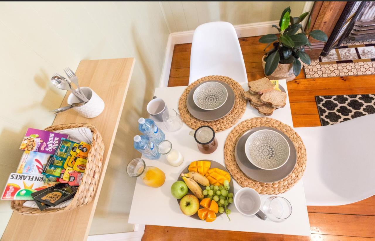 Bed & Breakfast 99 Kirkland Brisbane