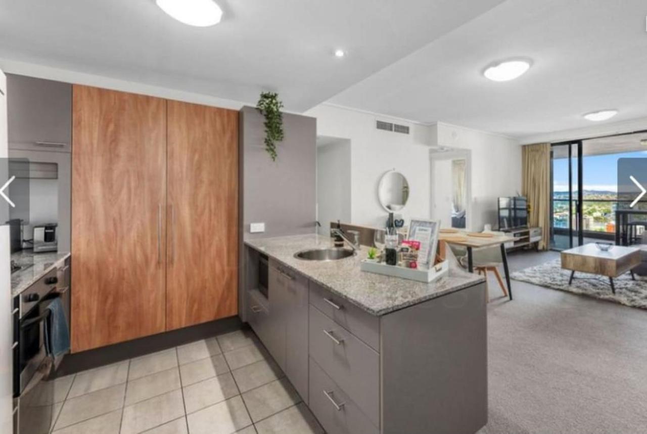 Au1 - Aurora Skyscraper Cbd For Business Or Pleasure Apartment Brisbane