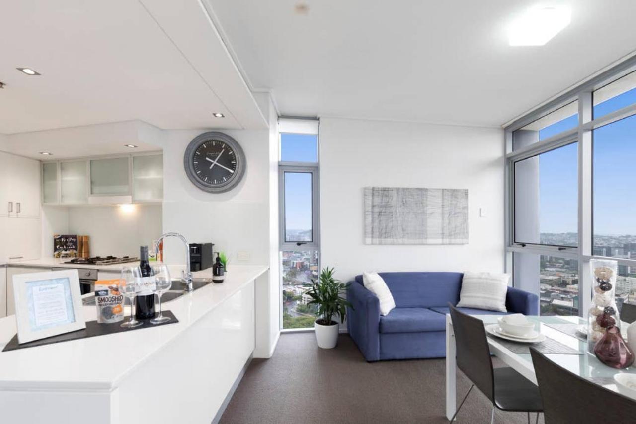 Sk1 - 2 Level 2 Bedroom Skyline Skyhome Brisbane