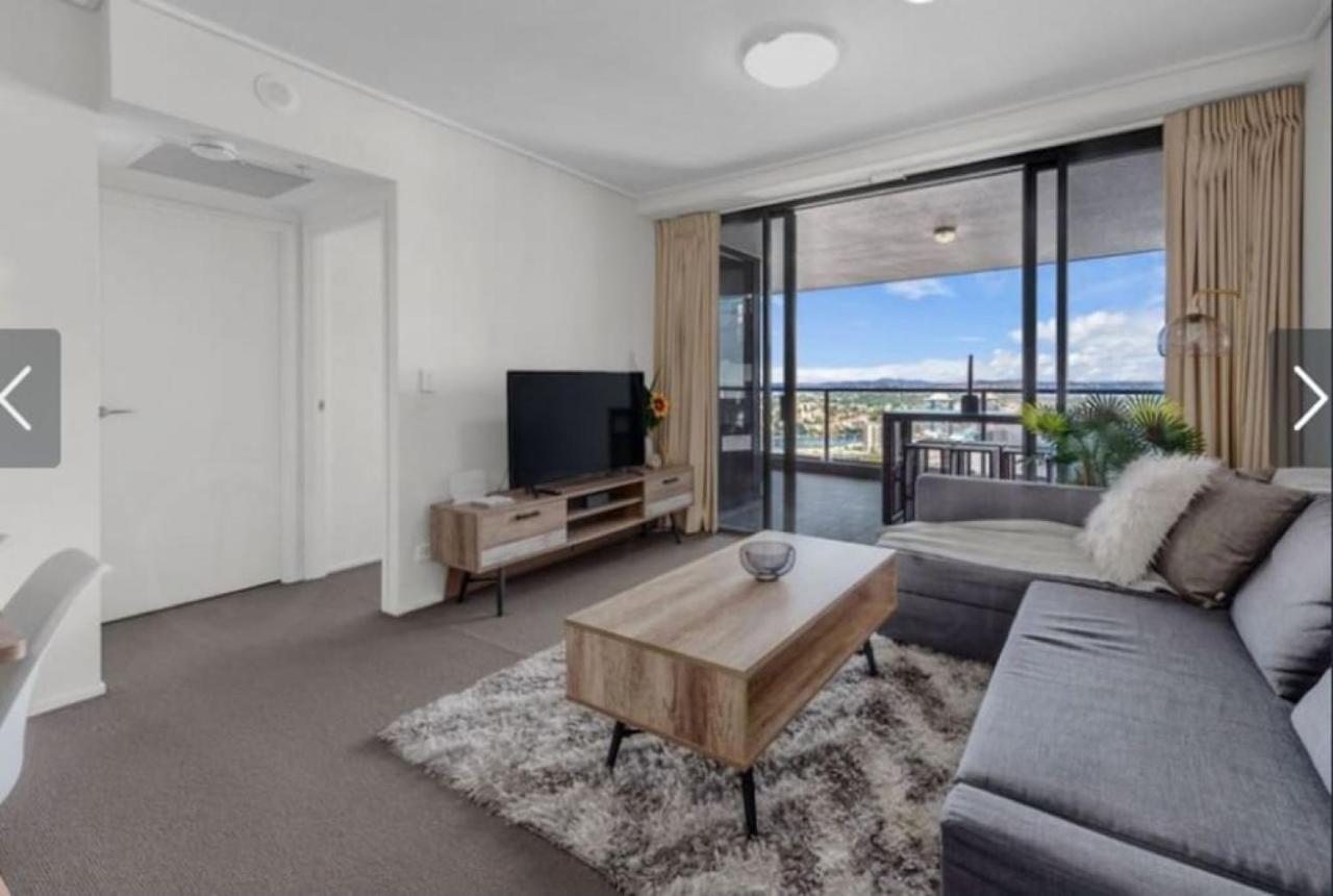 Au1 - Aurora Skyscraper Cbd For Business Or Pleasure *