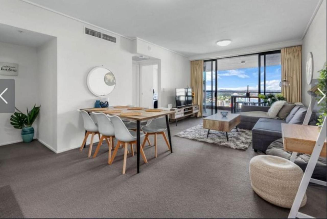Au1 - Aurora Skyscraper Cbd For Business Or Pleasure *