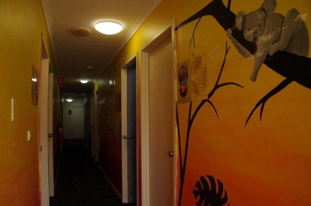 Somewhere To Backpackers Hostel *