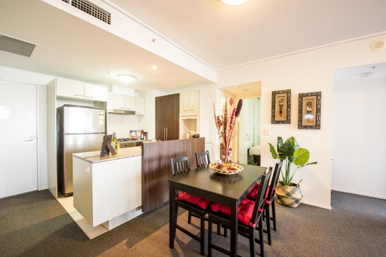African Escape On Level 38 - Balcony With Views Brisbane