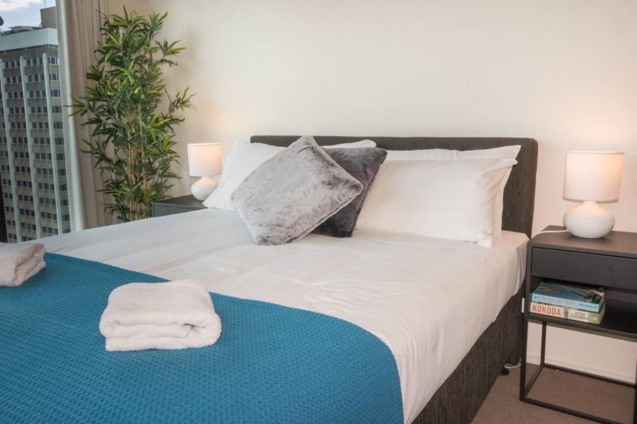 1 Bed Near Eagle Street *
