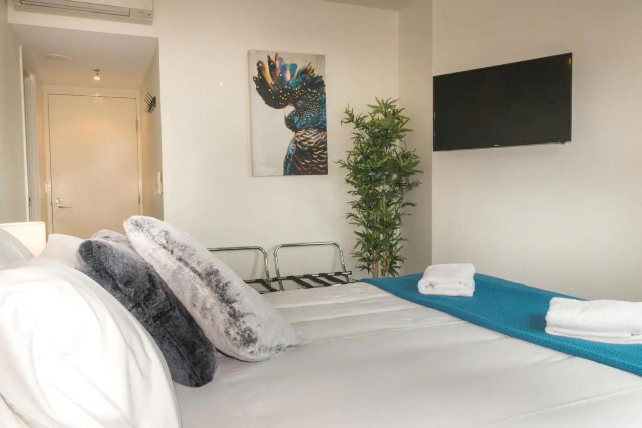 1 Bed Near Eagle Street * Brisbane