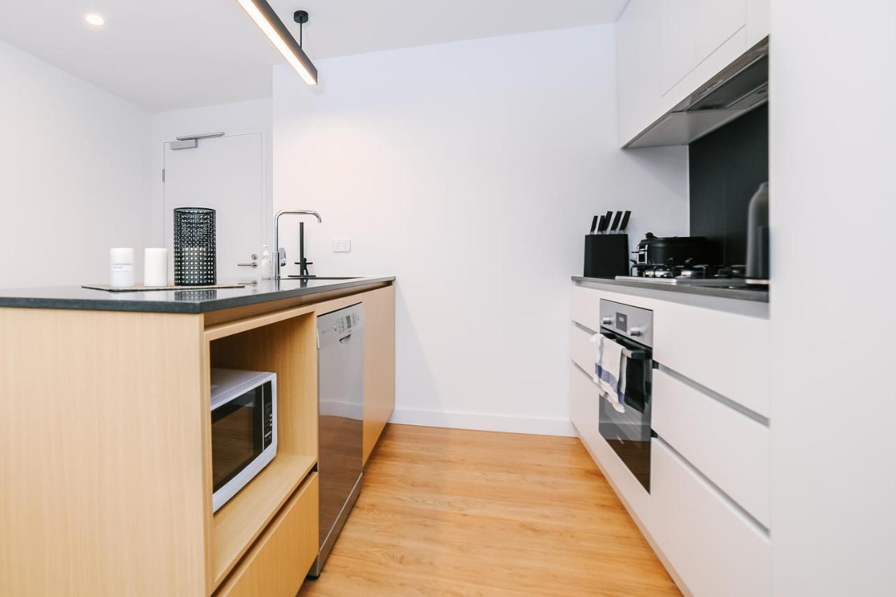 One 3 Beds * Brisbane