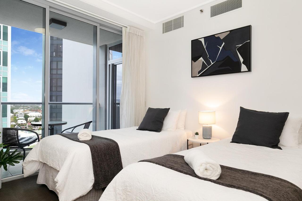 Executive 3 Bedroom Family - Cbd - Views - Netflix - Fast Wifi - Free Parking Apartment *
