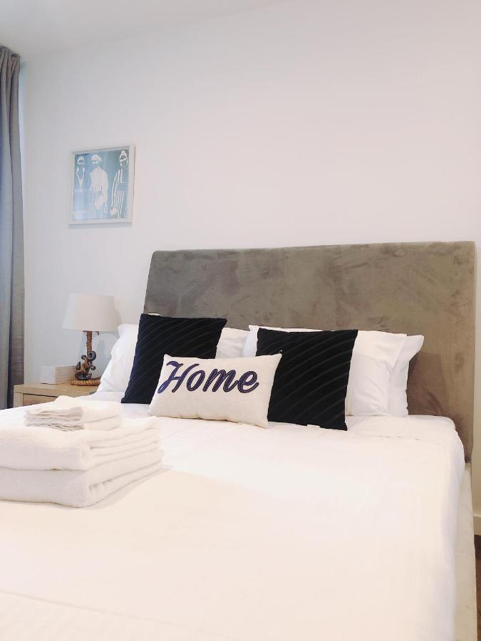 One 3 Beds * Brisbane