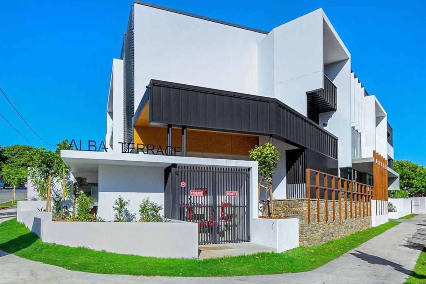 Large Space 2 Bed Apt Near Airport Brisbane