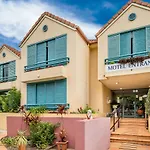 Albion Manor