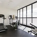 Elegant 2 Bed 2 Bath 1 Car Pool & Gym Portside