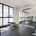 Elegant 2 Bed 2 Bath 1 Car Pool & Gym Portside