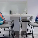 Amazing 2 Bedroom In Cbd!