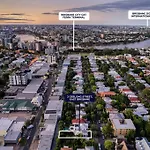 Classic Brisbane Queenslander With Pool & Yard
