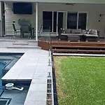 Adorable Private 2 Bedroom Guest Suite + Pool
