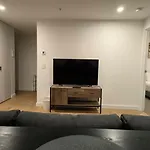 Inner City Free Parking Indoor& Great Location&View&Prem Netflix