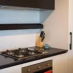 Modern 1-Br Apt With Pool Access