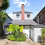 Amelia Terrace - House In Brisbane City Central