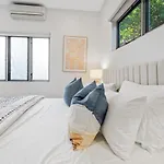 The Hampton Retreat - 6Br 16 Guest Pet Friendly House