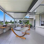 Top Of Taringa Penthouse With Sweeping Views
