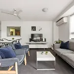 Resort Living - 10Mins Cbd - 2Bed / 2Bath / 1Car