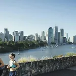 Resort Living - 10Mins Cbd - 2Bed / 2Bath / 1Car