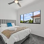 Luxury 2-Bed Penthouse With Private Rooftop
